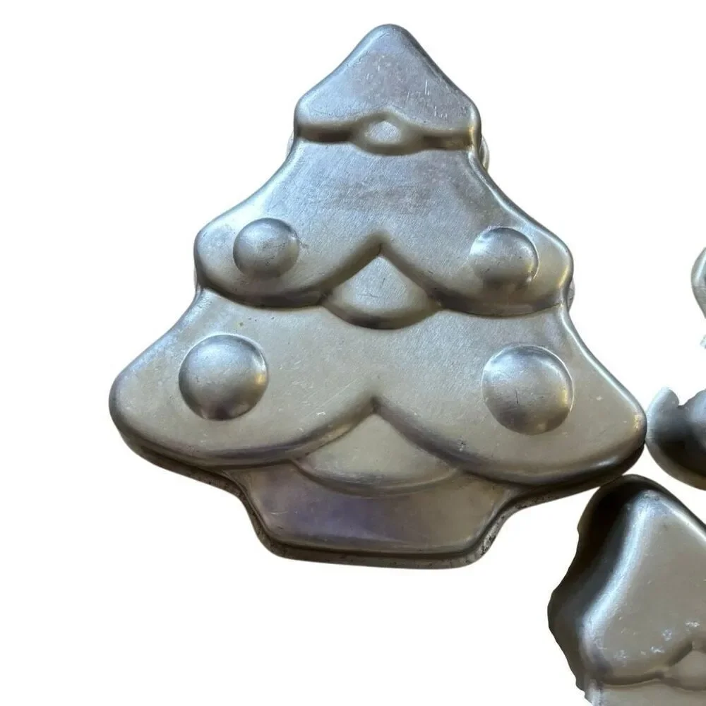 3 Christmas Tree 9”x9” Cake Pans